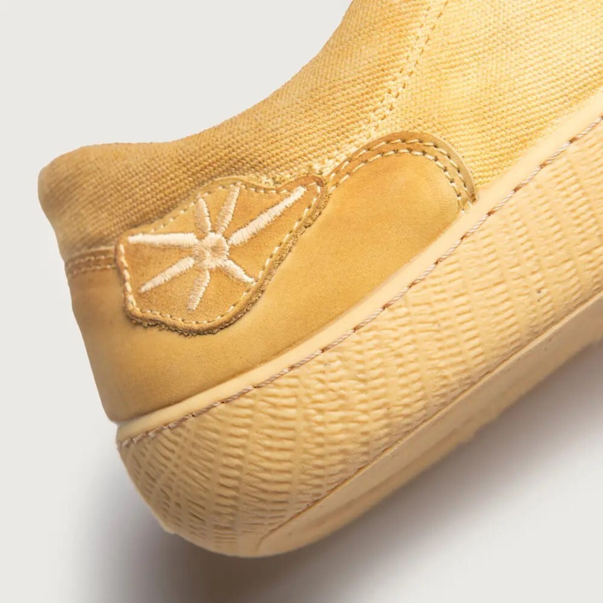 Zapatilla Sunni Sabbi transición gold Miyako - 4